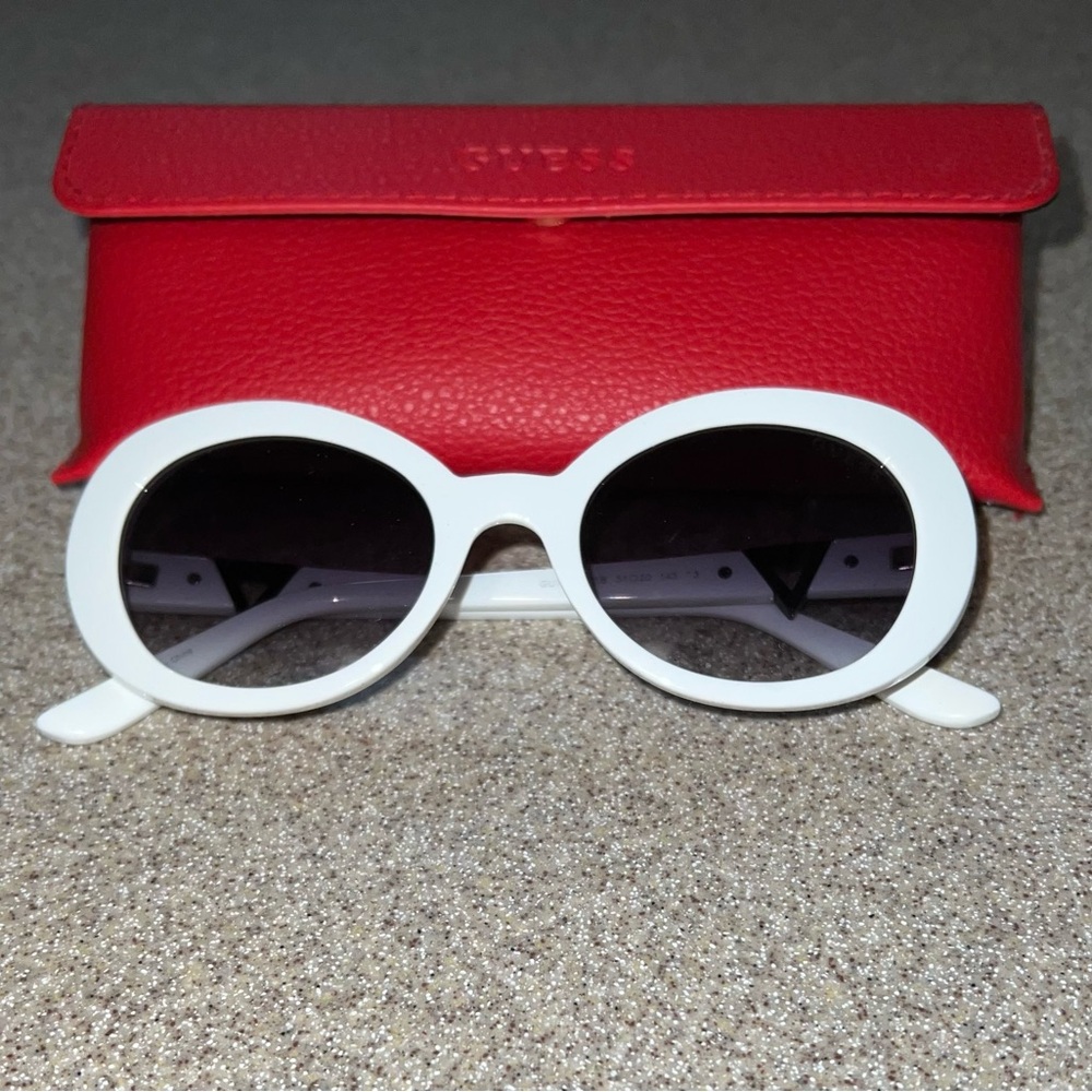 Guess - White Oval Sunglasses (GU7632)